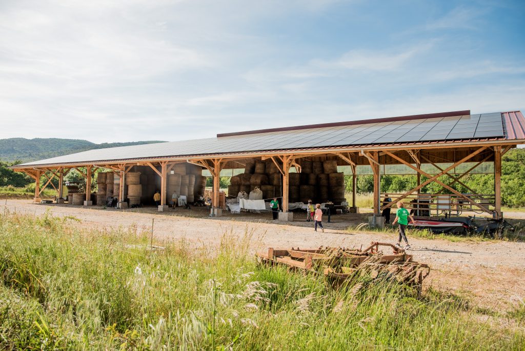 Fête des watts, Soulatgé, mai 2025, inauguration de la 1ère centrale photovoltaïque en toiture en autoconsommation collective portée par une commune et un Parc naturel régional.