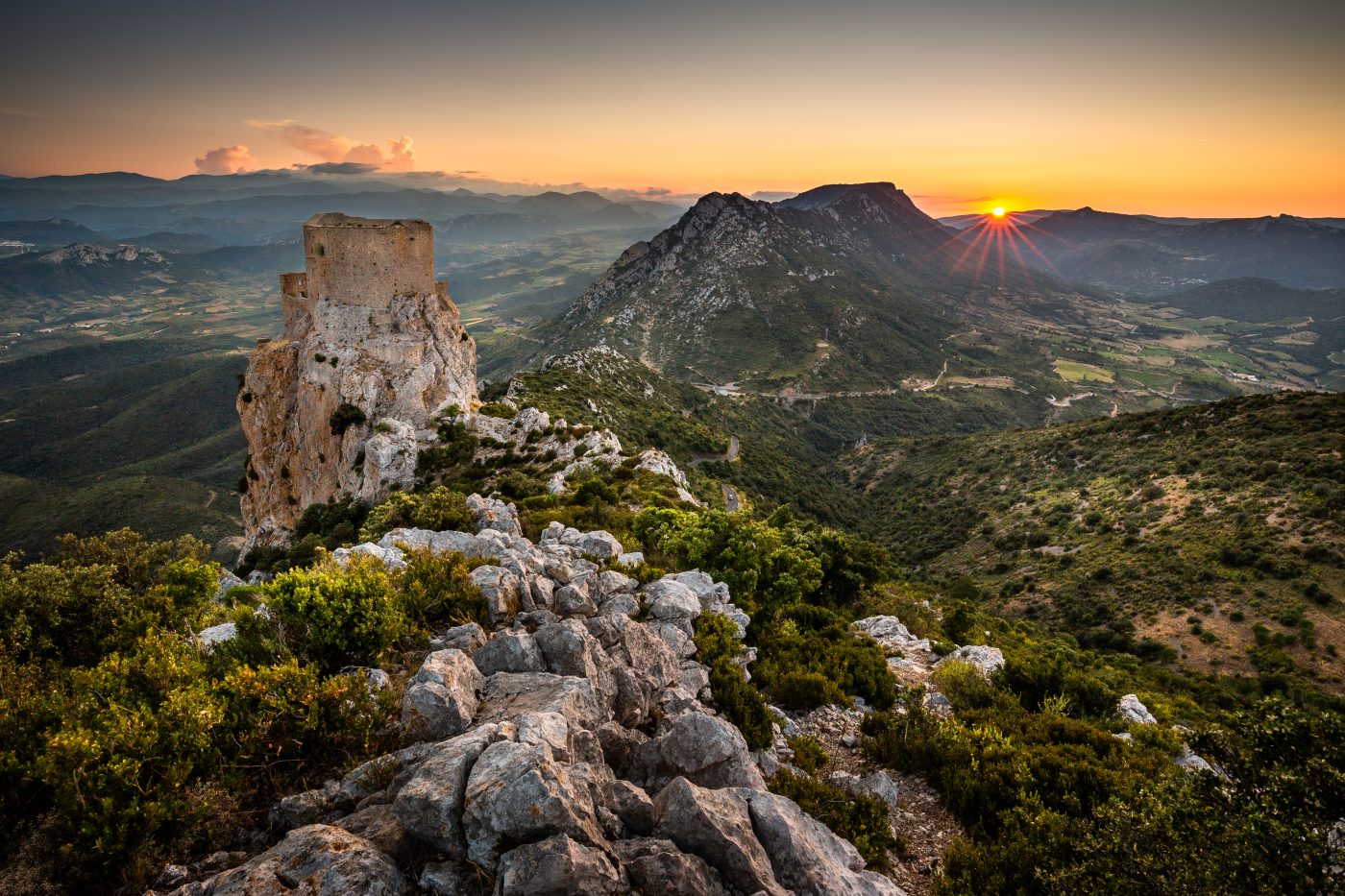 Quéribus, foreteresse royale du Languedoc, parc naturel régional Corbières-Fenouillèdes, Cucugnan, hâteau dit "cathare", il fait partie du système de défense de Carcassonne.