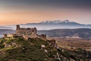 Château d'Aguilar, plaine de Paziols et le Canigó enneigé