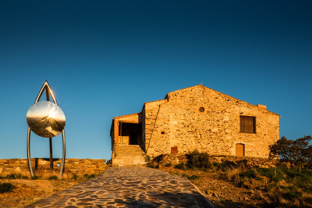 Força Réal et son ermitage, en bordure du Parc naturel régional Corbières-Fenouillèdes