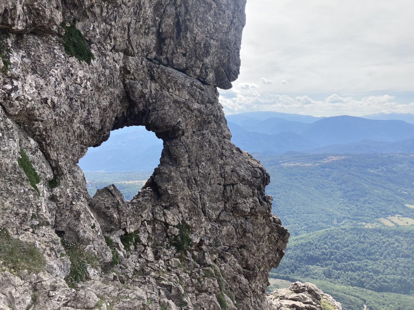 Pech de Bugarach, la fenêtre, géosite majeur du Parc